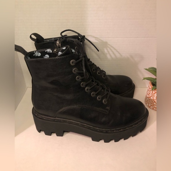 LAMODA Black Leather Platform Boots - Picture 6 of 16